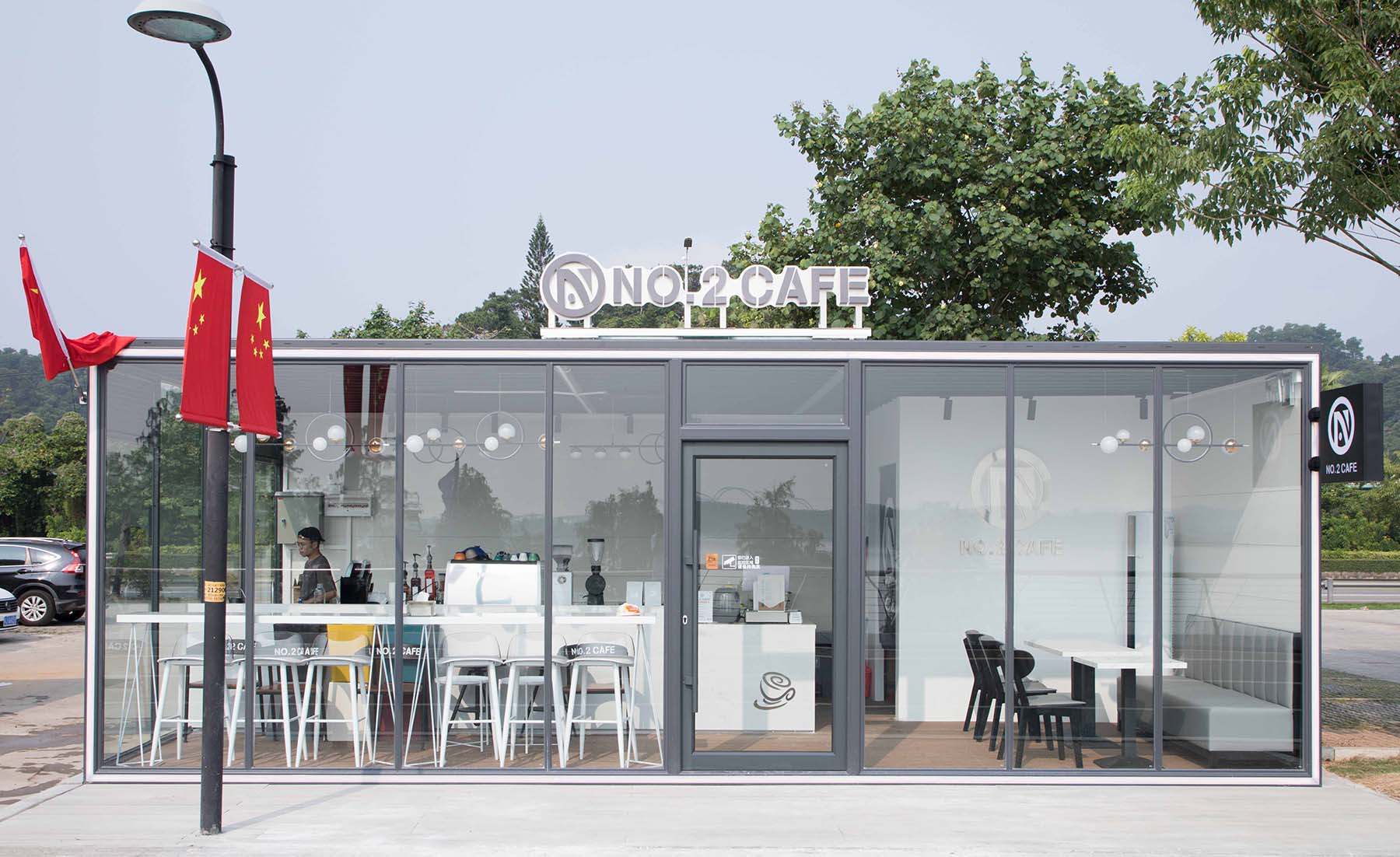 Enclosed or semi-enclosed cafes